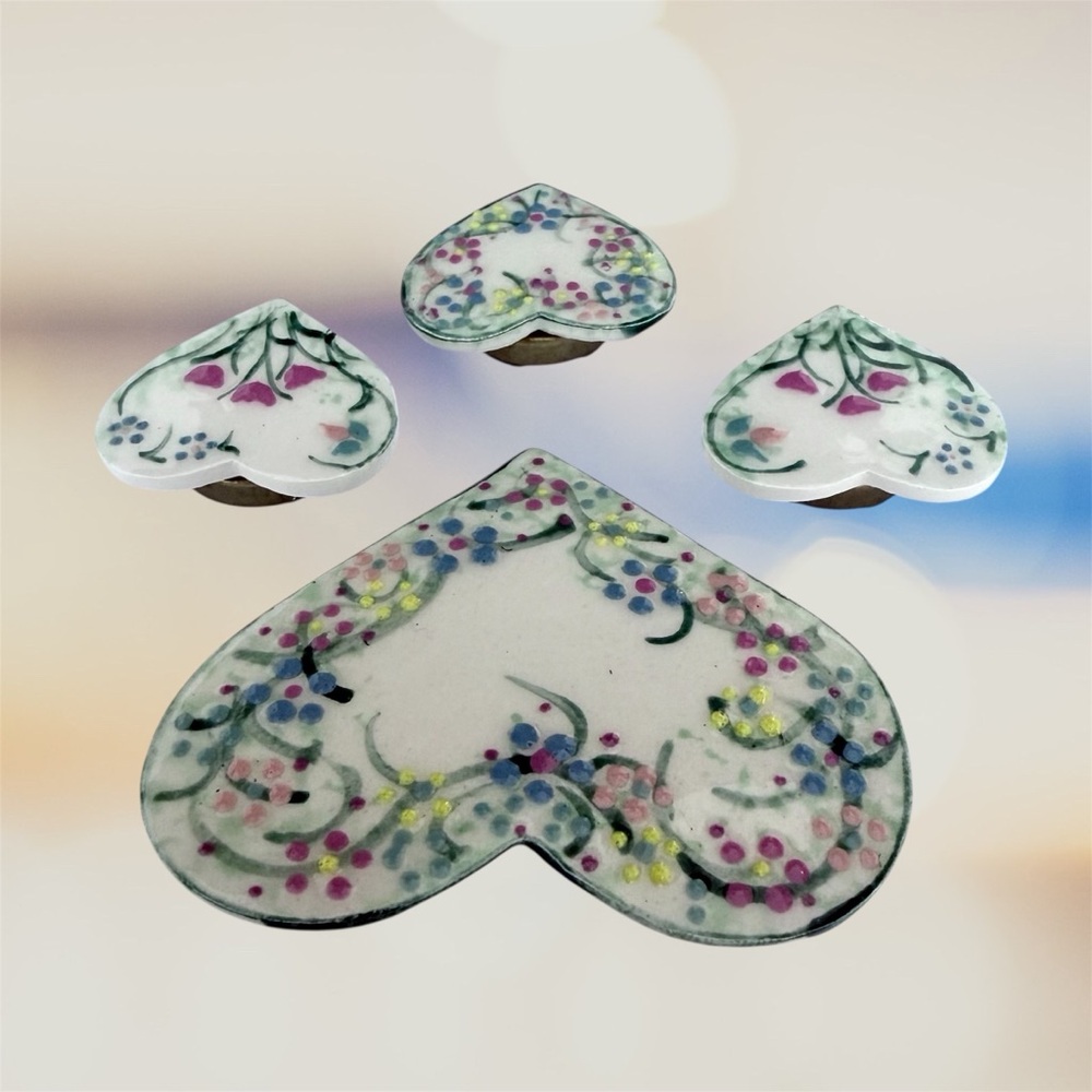 Floral Heart Handcrafted Victorian Ceramic Brooch and Button Covers, 4-Piece Set - Picture 2 of 4